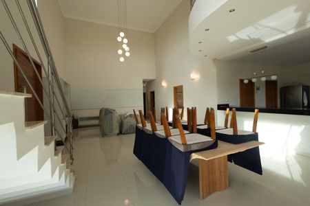 Casa de condomínio para alugar com 307m², 3 quartos e 4 vagas