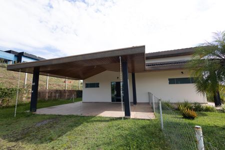 Casa de condomínio para alugar com 307m², 3 quartos e 4 vagas Casa de condomínio para alugar com 307m², 3 quartos e 4 vagasFachada