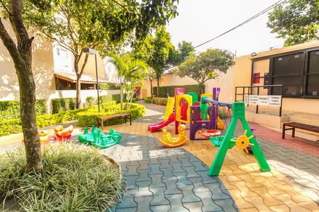 Apartamento para alugar com 45m², 2 quartos e 1 vaga Apartamento para alugar com 45m², 2 quartos e 1 vagaÁrea comum - Playground