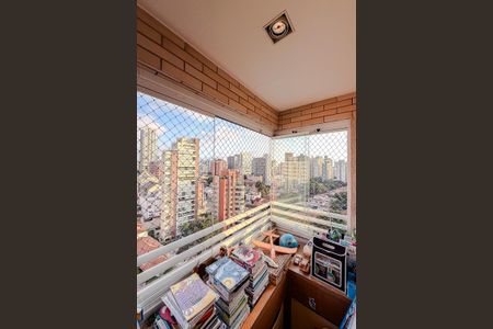 Apartamento à venda com 170m², 3 quartos e 3 vagas Apartamento à venda com 170m², 3 quartos e 3 vagasQuarto 2 - Varanda