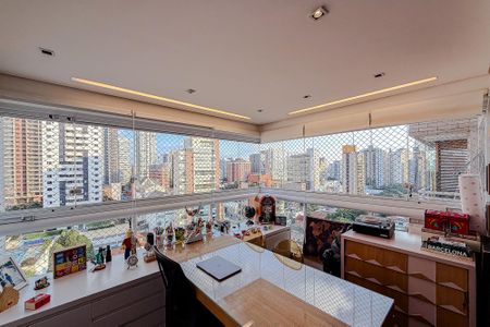 Apartamento à venda com 170m², 3 quartos e 3 vagas Apartamento à venda com 170m², 3 quartos e 3 vagasQuarto 1 - Varanda