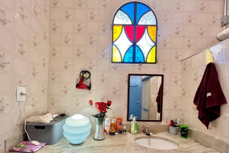 Apartamento à venda com 130m², 4 quartos e sem vagaBanheiro 