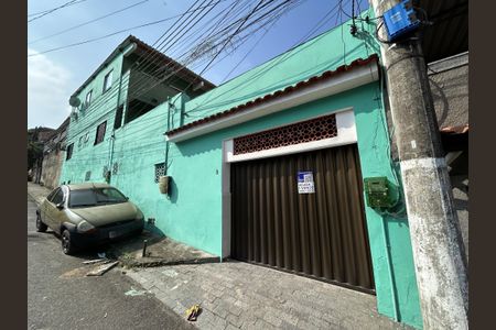 Casa para alugar com 100m², 2 quartos e sem vagaFachada + plaquinha