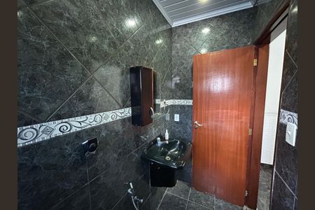 Casa para alugar com 100m², 2 quartos e sem vagaBanheiro da Suíte