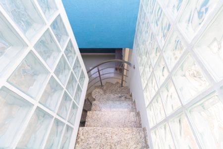 Apartamento para alugar com 90m², 2 quartos e 1 vaga Apartamento para alugar com 90m², 2 quartos e 1 vagaEscada