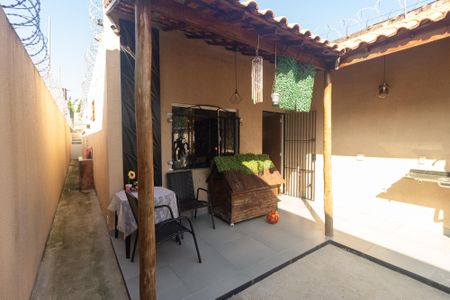 Casa para alugar com 155m², 2 quartos e 1 vaga Casa para alugar com 155m², 2 quartos e 1 vagaVaranda