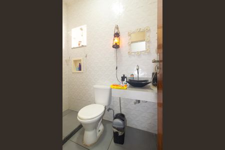 Casa para alugar com 155m², 2 quartos e 1 vaga Casa para alugar com 155m², 2 quartos e 1 vagaBanheiro Social