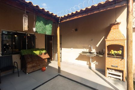 Casa para alugar com 155m², 2 quartos e 1 vaga Casa para alugar com 155m², 2 quartos e 1 vagaVaranda