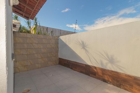 Casa de condomínio à venda com 124m², 3 quartos e 2 vagas Casa de condomínio à venda com 124m², 3 quartos e 2 vagasÁrea externa/Fundos