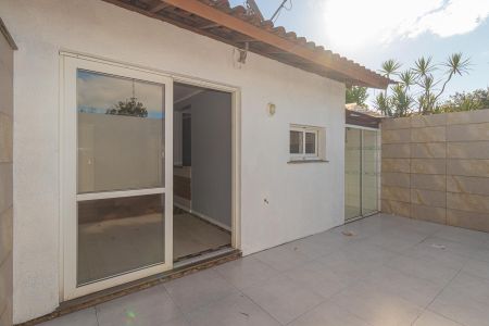 Casa de condomínio à venda com 124m², 3 quartos e 2 vagas Casa de condomínio à venda com 124m², 3 quartos e 2 vagasÁrea externa