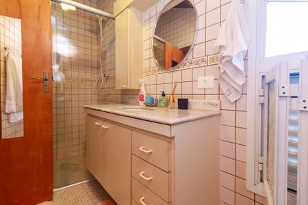 Casa à venda com 270m², 4 quartos e 2 vagasSuíte 4 - Banheiro