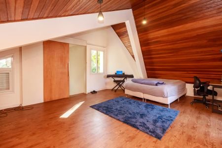Casa à venda com 270m², 4 quartos e 2 vagasSuíte 4