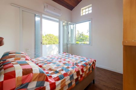 Casa à venda com 270m², 4 quartos e 2 vagasSuíte 2