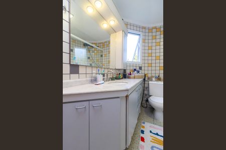 Casa à venda com 270m², 4 quartos e 2 vagasSuíte 1 - Banheiro