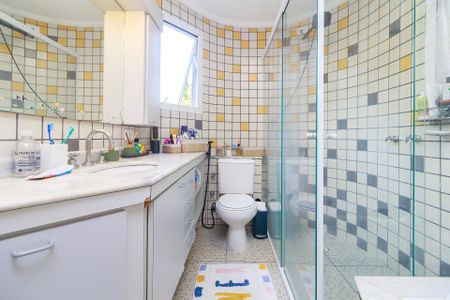 Casa à venda com 270m², 4 quartos e 2 vagasSuíte 1 - Banheiro