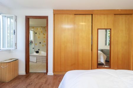 Casa à venda com 270m², 4 quartos e 2 vagasSuíte 1