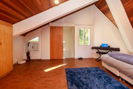 Casa à venda com 270m², 4 quartos e 2 vagasSuíte 4