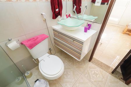 Casa à venda com 280m², 3 quartos e 3 vagasBanheiro da Suíte 2