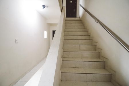 Apartamento para alugar com 50m², 2 quartos e sem vagaEscada