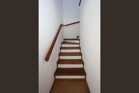 Casa à venda com 151m², 3 quartos e 2 vagasEscada