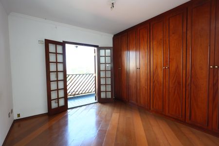 Casa à venda com 151m², 3 quartos e 2 vagassuíte