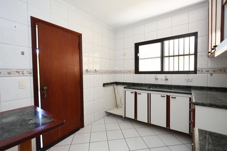Casa à venda com 151m², 3 quartos e 2 vagascozinha