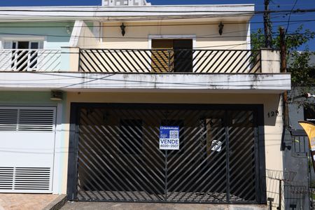 Casa à venda com 151m², 3 quartos e 2 vagasFachada