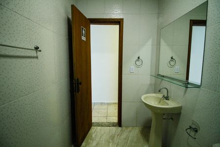 Casa para alugar com 88m², 2 quartos e 2 vagas Casa para alugar com 88m², 2 quartos e 2 vagasBanheiro