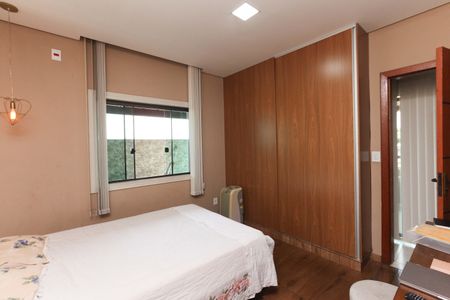 Casa à venda com 160m², 3 quartos e 2 vagasSuite