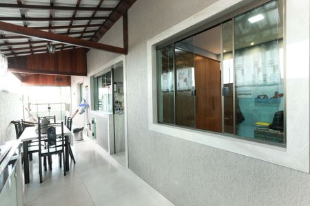 Casa à venda com 160m², 3 quartos e 2 vagasVaranda gourmet