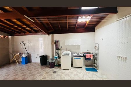 Casa à venda com 290m², 4 quartos e 5 vagas