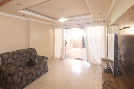 Sala de casa para alugar com 2 quartos, 80m² em Paciência, Rio de Janeiro