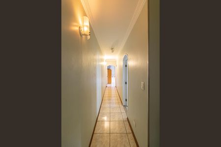 Casa à venda com 250m², 3 quartos e 2 vagas Casa à venda com 250m², 3 quartos e 2 vagasCorredor