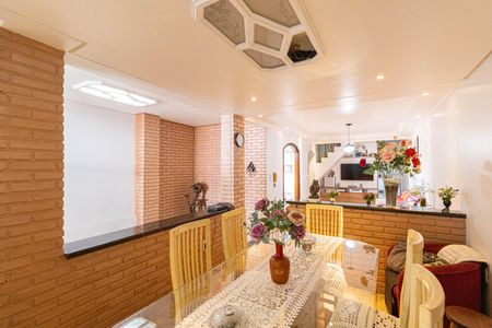 Casa à venda com 250m², 3 quartos e 2 vagas Casa à venda com 250m², 3 quartos e 2 vagasSala de Jantar