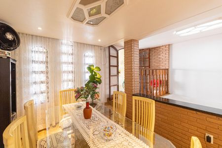 Casa à venda com 250m², 3 quartos e 2 vagas Casa à venda com 250m², 3 quartos e 2 vagasSala de Jantar