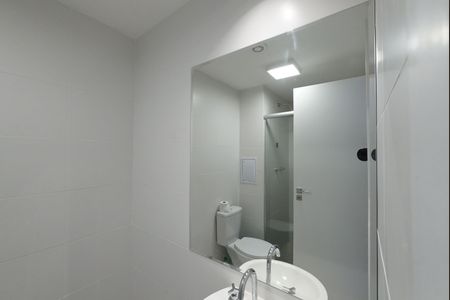 Banheiro de kitnet/studio para alugar com 1 quarto, 24m² em Vila Mariana, São Paulo