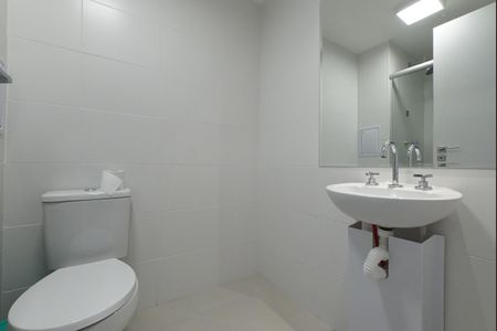Banheiro de kitnet/studio para alugar com 1 quarto, 24m² em Vila Mariana, São Paulo