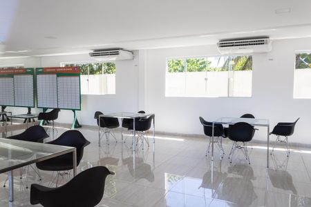 Apartamento para alugar com 42m², 2 quartos e 1 vagaÁrea comum - Salão de festas