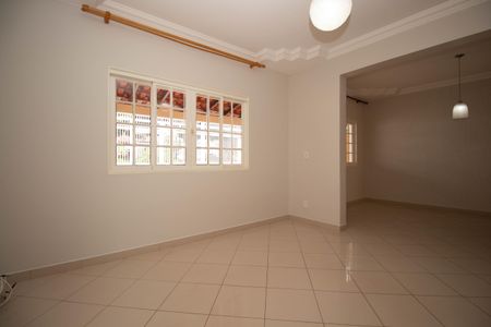 Casa para alugar com 132m², 4 quartos e 3 vagasSala