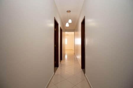 Casa para alugar com 132m², 4 quartos e 3 vagasCorredor