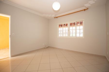 Casa para alugar com 132m², 4 quartos e 3 vagasSala