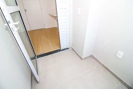 Apartamento para alugar com 30m², 2 quartos e sem vaga Apartamento para alugar com 30m², 2 quartos e sem vagaVaranda e Área de Serviço