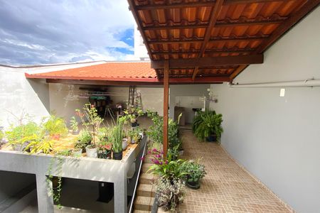 Casa à venda com 298m², 4 quartos e 3 vagasVaranda