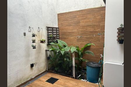 Casa à venda com 164m², 3 quartos e 3 vagas Casa à venda com 164m², 3 quartos e 3 vagasÁrea externa