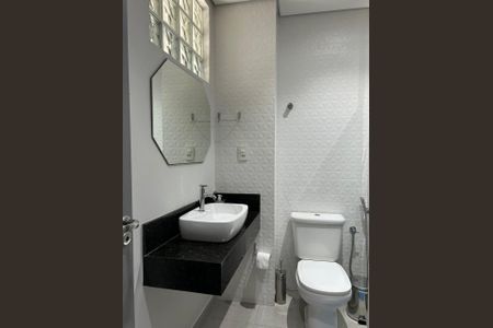 Casa à venda com 164m², 3 quartos e 3 vagas Casa à venda com 164m², 3 quartos e 3 vagasBanheiro