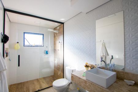 Casa à venda com 164m², 3 quartos e 3 vagasBanheiro do quarto 1