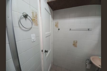 Banheiro de apartamento para alugar com 1 quarto, 35m² em Itararé, São Vicente