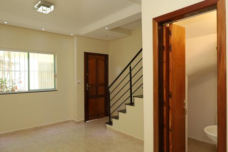 Sala de casa de condomínio à venda com 2 quartos, 65m² em Vila Regina, São Paulo