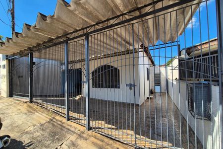 Casa à venda com 300m², 5 quartos e 3 vagasFachada