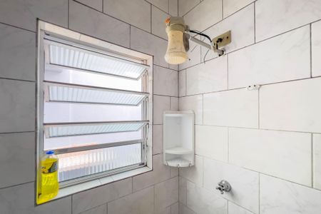 Casa para alugar com 60m², 2 quartos e 1 vaga Casa para alugar com 60m², 2 quartos e 1 vagaBanheiro